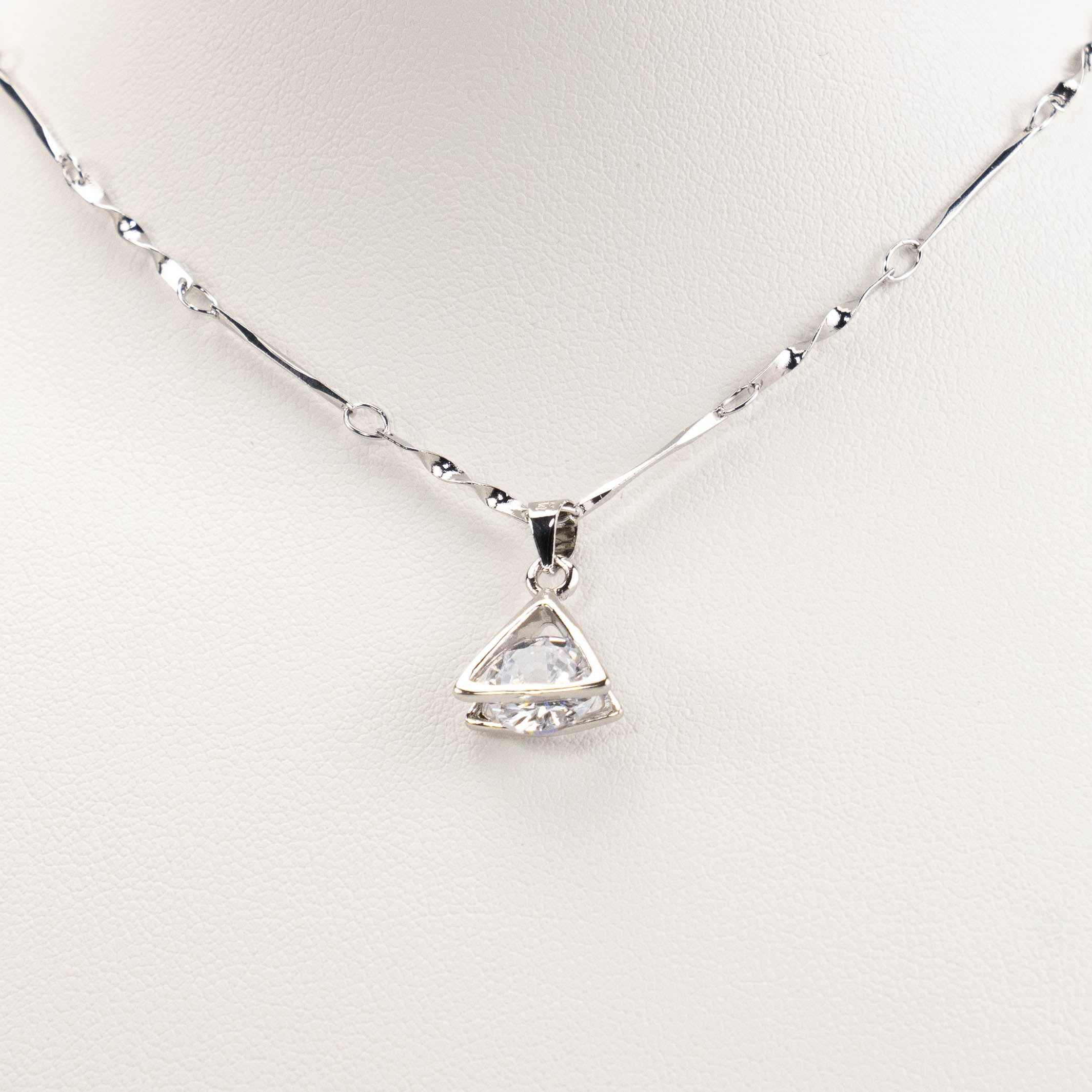 【N-X04】Plated 14k Gold Zircon necklace