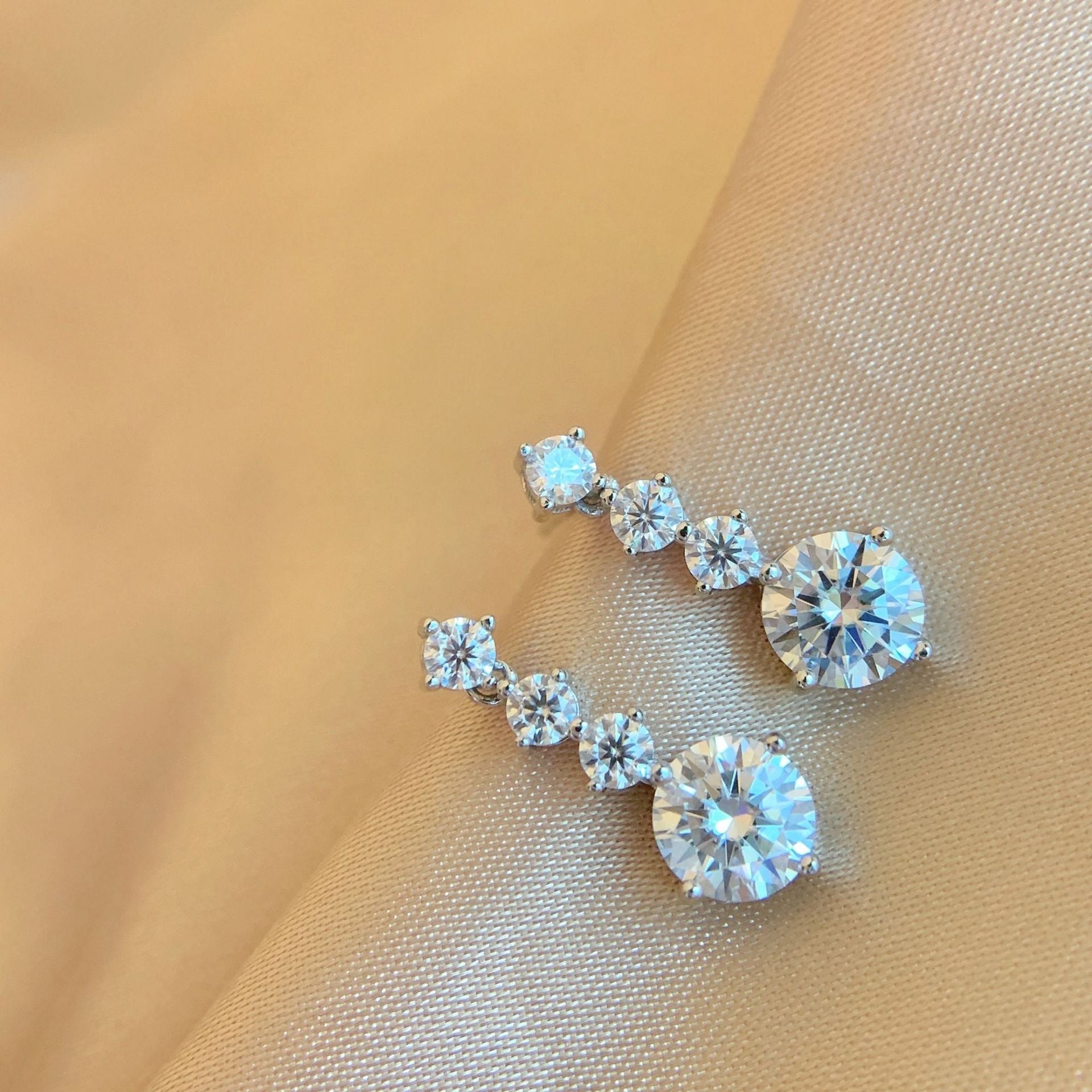 【EM-103】925 Sterling Silver Moissanite earrings